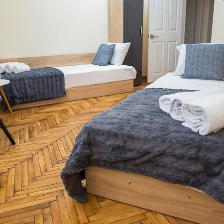Apartment Zdravets, In The Heart Of The Old City Veliko Tŭrnovo Exterior photo