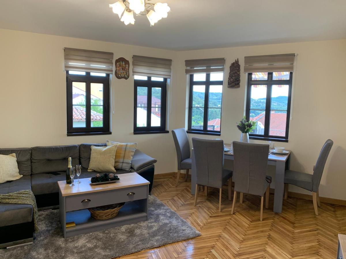 Apartment Zdravets, In The Heart Of The Old City Veliko Tŭrnovo Exterior photo