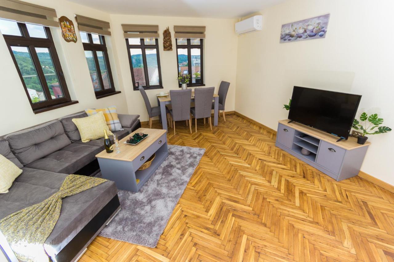 Apartment Zdravets, In The Heart Of The Old City Veliko Tŭrnovo Exterior photo
