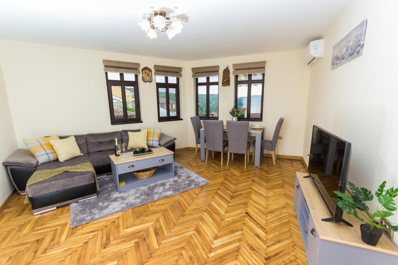 Apartment Zdravets, In The Heart Of The Old City Veliko Tŭrnovo Exterior photo