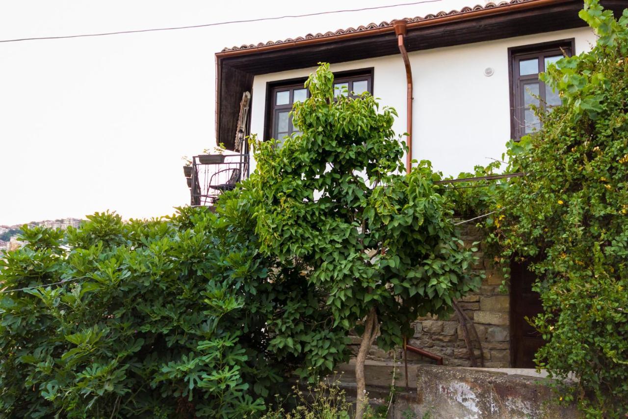Apartment Zdravets, In The Heart Of The Old City Veliko Tŭrnovo Exterior photo