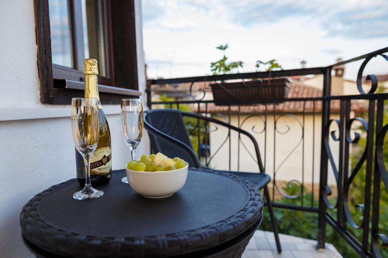 Apartment Zdravets, In The Heart Of The Old City Veliko Tŭrnovo Exterior photo