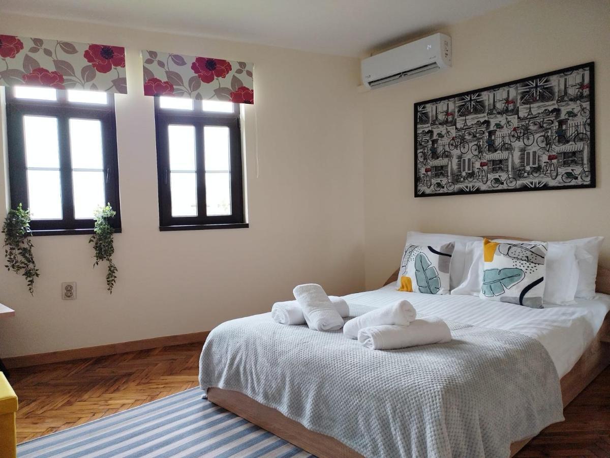 Apartment Zdravets, In The Heart Of The Old City Veliko Tŭrnovo Exterior photo