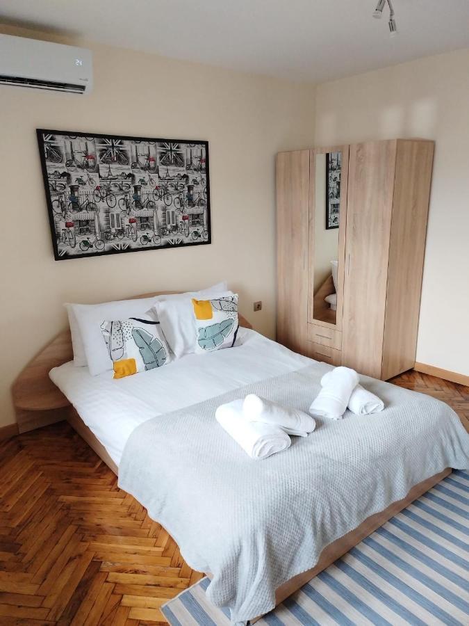 Apartment Zdravets, In The Heart Of The Old City Veliko Tŭrnovo Exterior photo